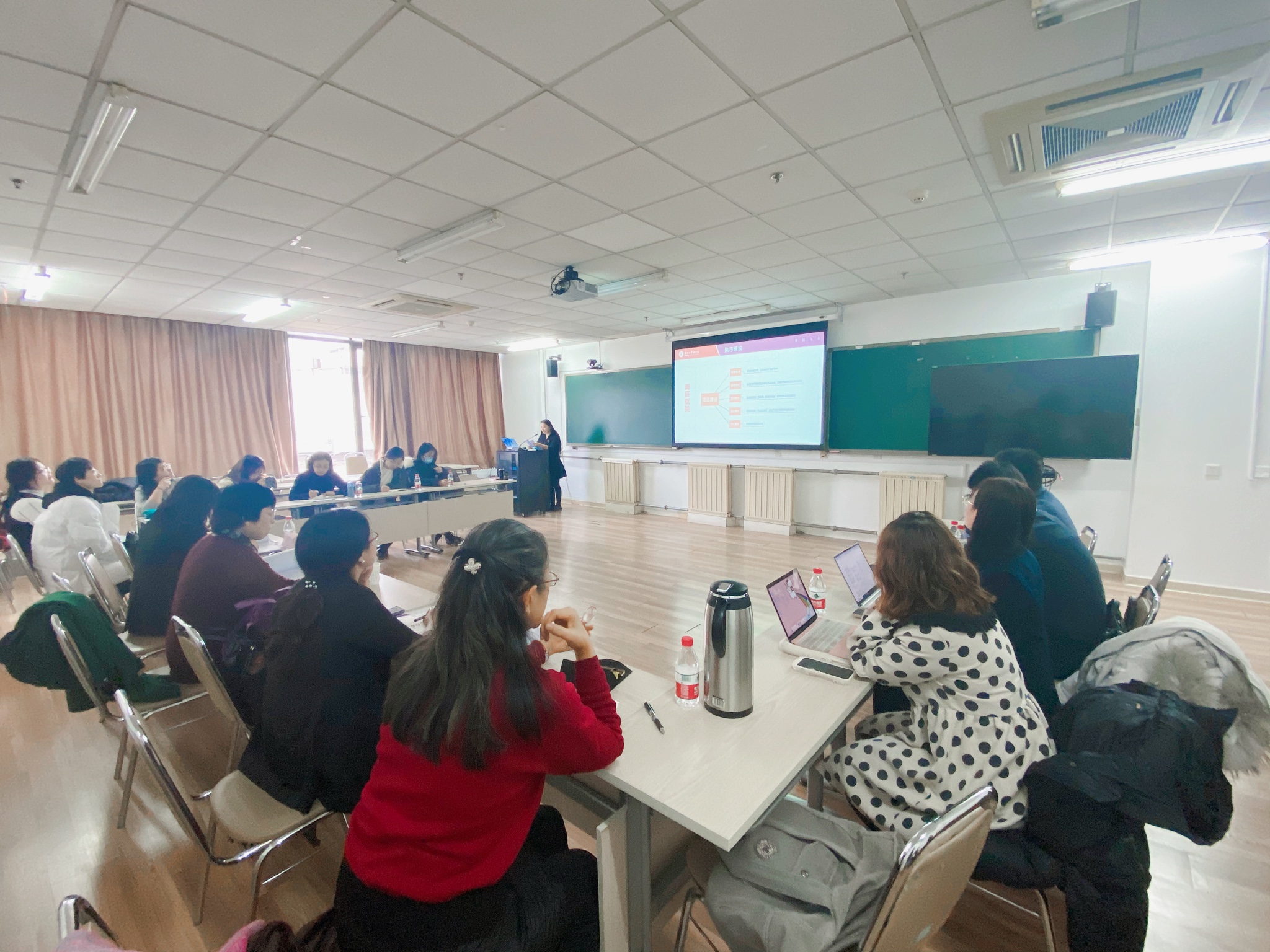 图片1 评审会现场.jpg