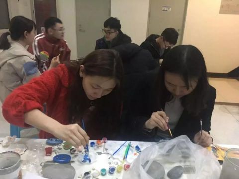 成长体验角“石头变身计”之彩绘石头大比拼